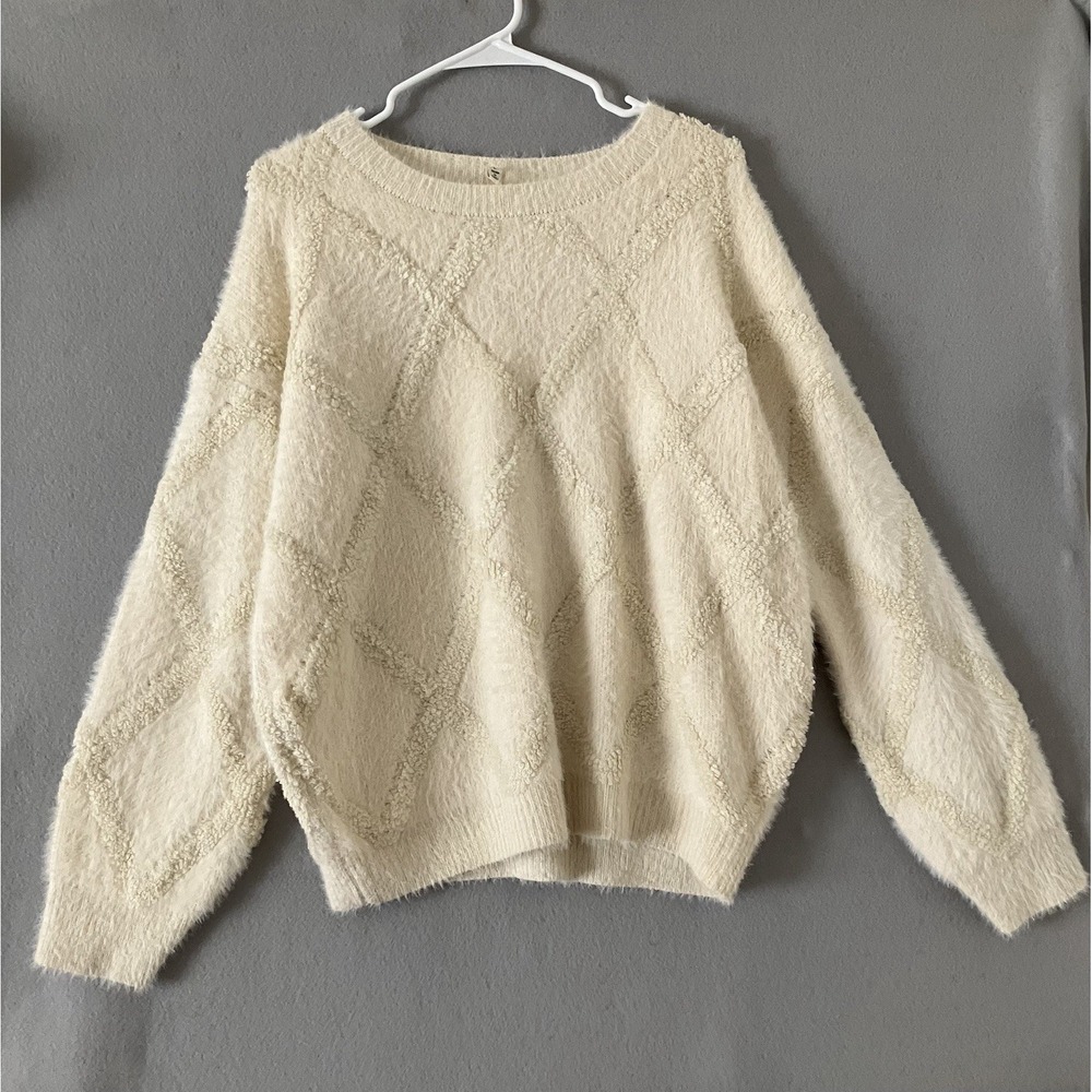 RAGA Pull Over Sweater Size Large Cream Cozy Fuzzy Soft Diamond Pattern